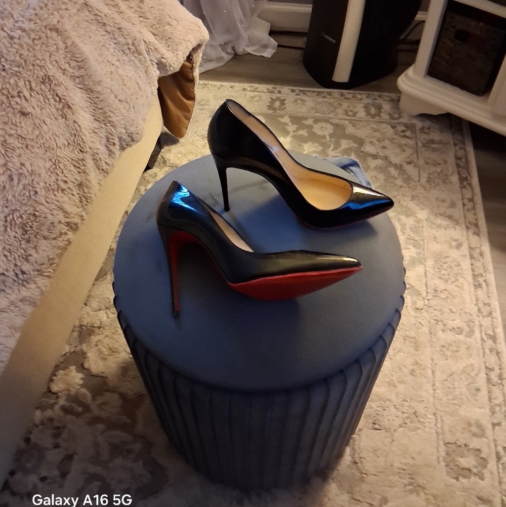 Christian Louboutin Black Patent Leather Pointed-Toe Pumps with Red Soles - Picture 6 of 6
